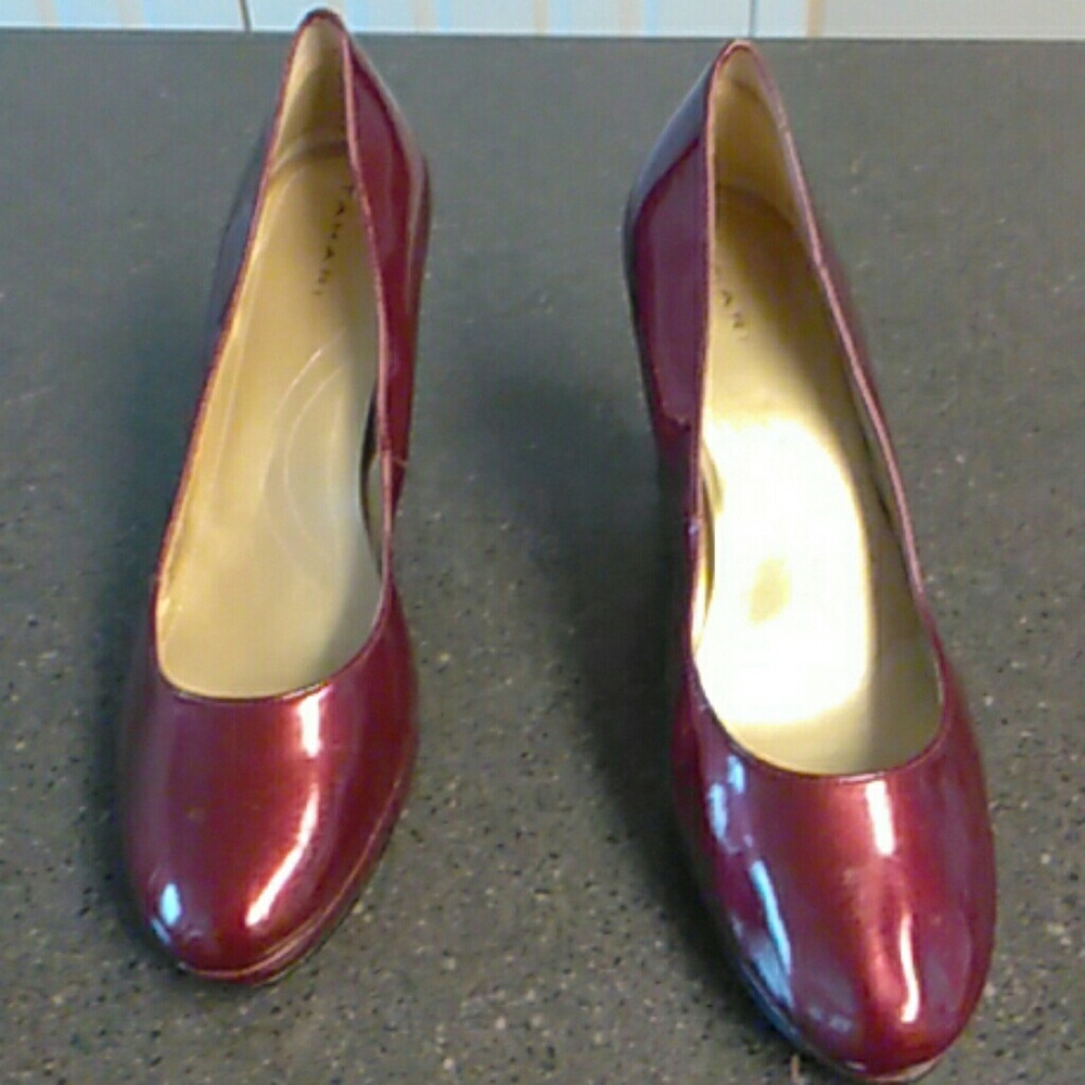 Tahari Women Heels